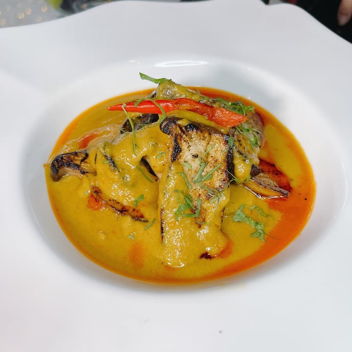 photo of Violet Oon Satay Bar & Grill Kunyit Lemak King Oyster Mushroom shared by @veggiexplorer on  23 Jan 2021 - review