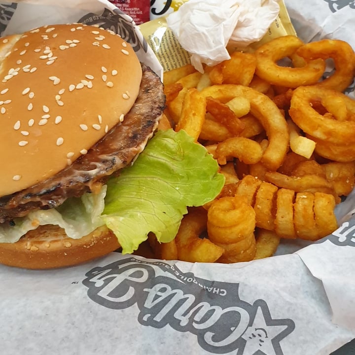 photo of Carl's Jr. hamburger Vegetable shared by @krisrey on  23 Nov 2022 - review
