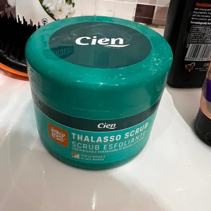 photo of Cien Thalasso Scrub esfoliante shared by @charlotteauxfraises on  28 Mar 2022 - review