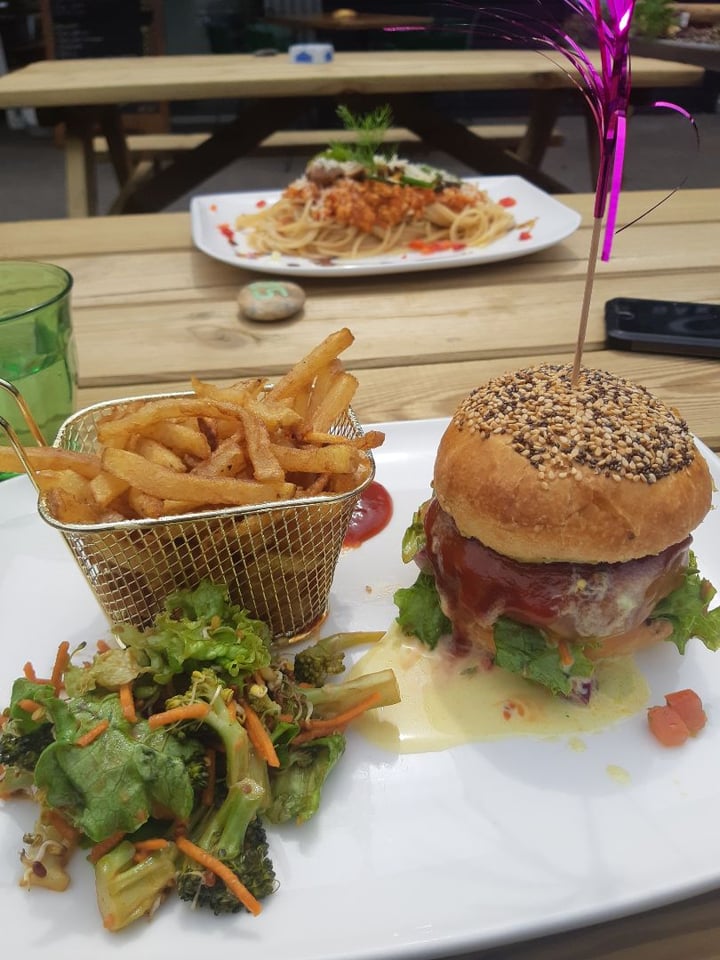 photo of La Romane Verte Chickpeas burger et bolognaise shared by @gaiathena on  23 Apr 2019 - review