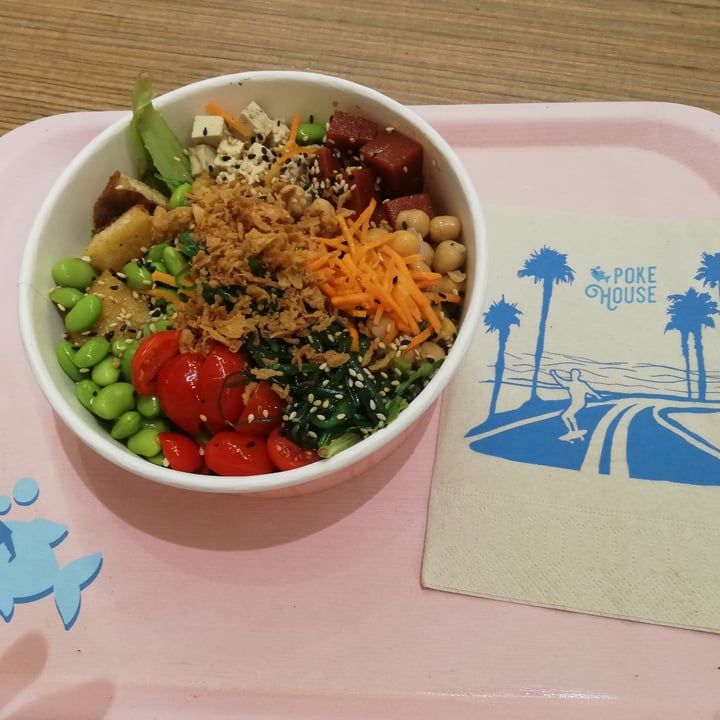 photo of Poke House - Elnos Poke Vegan (Riso Insalata Tofu grigliato Vegan Tuna Vegan Nuggets  Ceci Carote  Edamame Wakame Pomodorini Cipolla caramellata Olioevo Sesamo) shared by @marcomare on  24 Jul 2022 - review