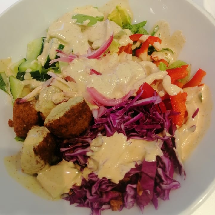 review photo of KAUAI Somerset Mall Avo Falafel Bowl shared by @nicoledupreez on 31 Jan 2022 - review