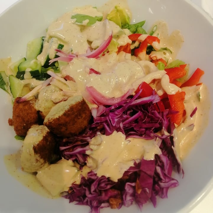 photo of KAUAI Somerset Mall Avo Falafel Bowl shared by @nicoledupreez on  31 Jan 2022 - review