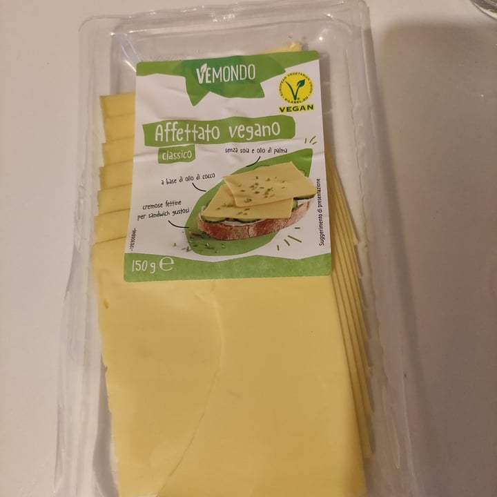 review photo of Vemondo Formaggio Vegano Classico shared by @alelella on 15 Dec 2022 - review