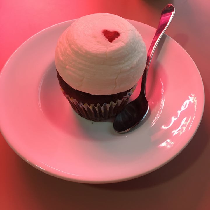 photo of Peace of Cake Cupcake Red Velvet shared by @jatzi on  09 Nov 2020 - review