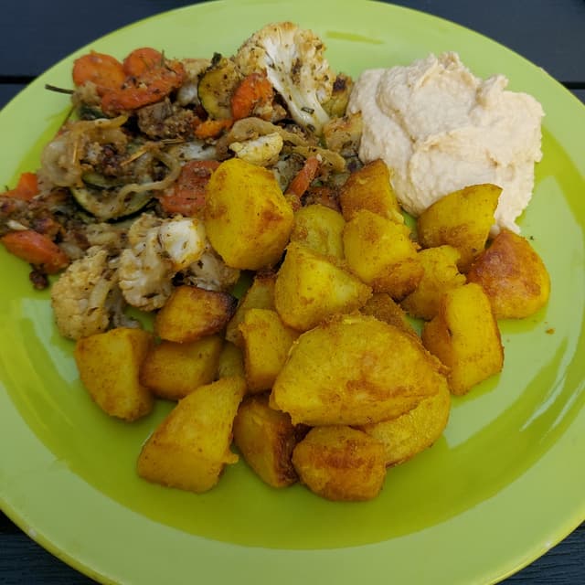 Photo of the dish “Hummus, verdure e patate al curry”