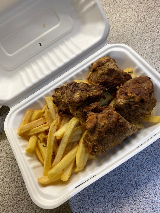 「Naked Fried ‘Chicken’ Dinner」の料理の写真