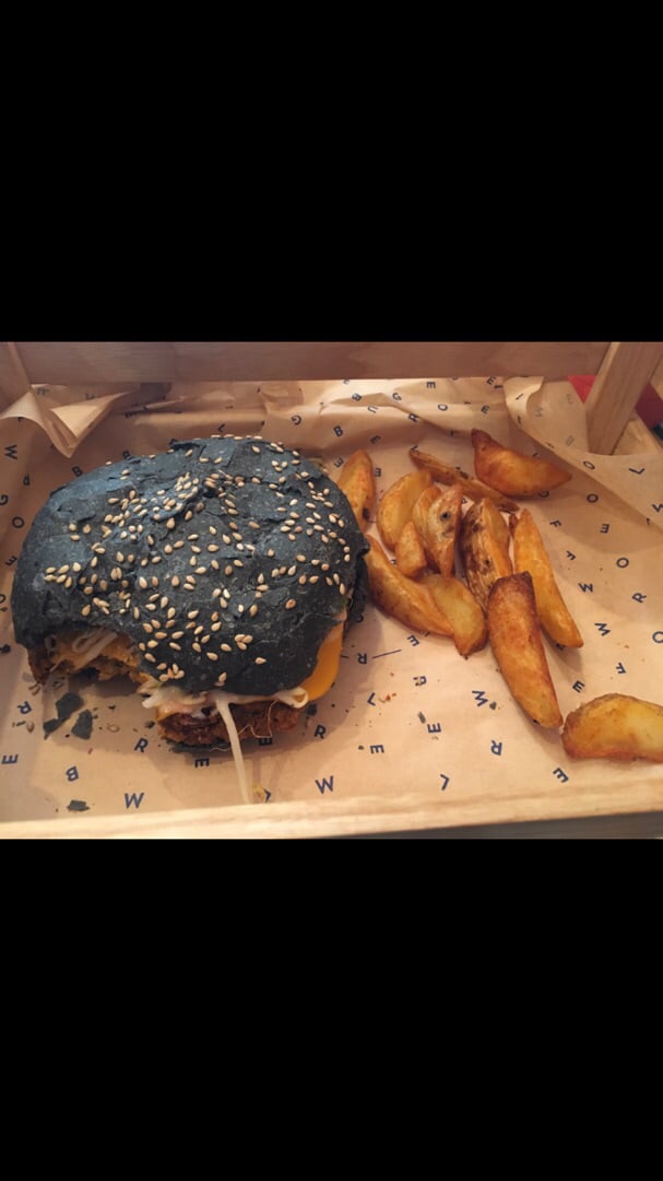 photo of Flower Burger Burger 100% Vegan shared by @occhiverdinelmirino on  19 Feb 2020 - review