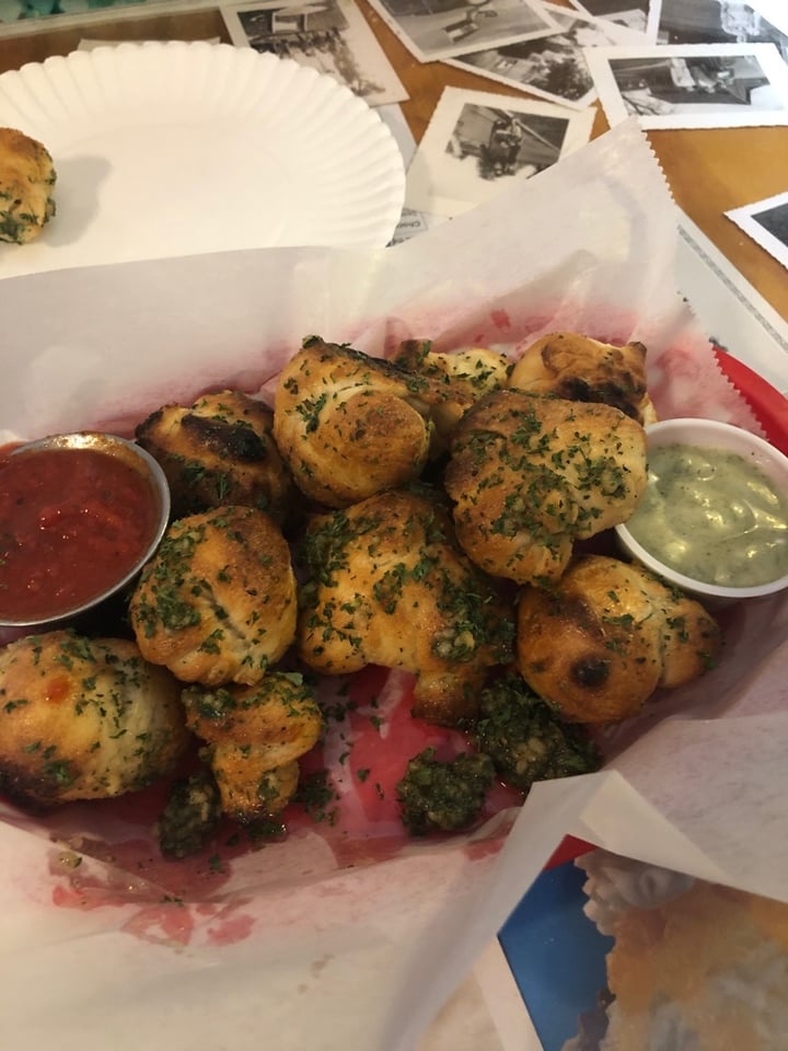 review photo of Ozona Pizza Vegan Garlic Knots shared by @badassvegangrrl on 26 Sep 2019 - review