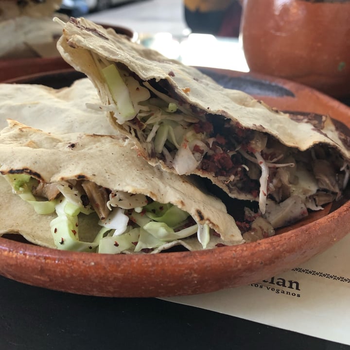 photo of Mictlan Antojitos Veganos Tlayuda shared by @amandagm on  06 Dec 2021 - review