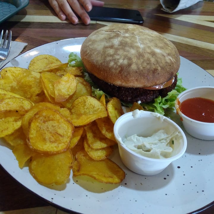 photo of Hervíboro Cocina Vegana Hamburguesa de falafel shared by @nataliagarzon on  02 Jun 2022 - review