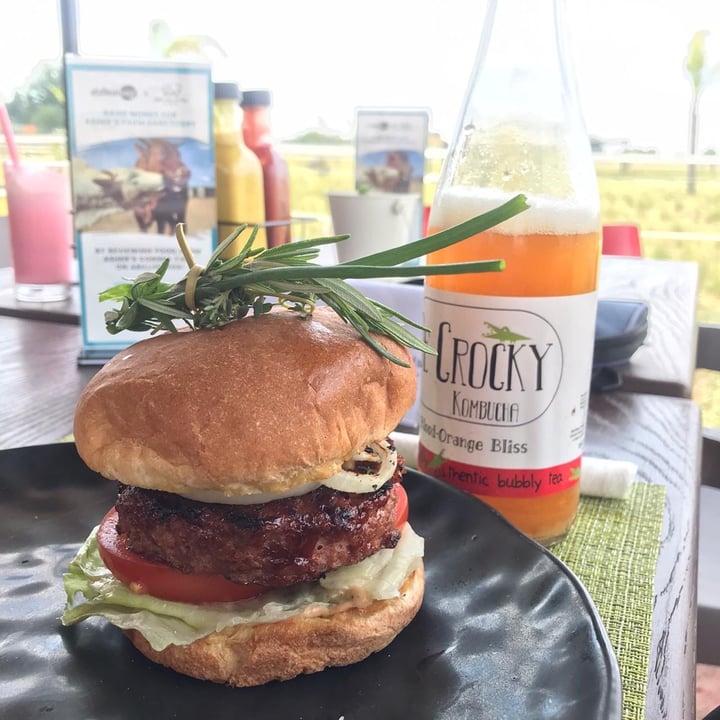 photo of Asher's Corner Cafe @ Ashers Farm Sanctuary Beyond Burger shared by @annika-m on  17 Sep 2020 - review