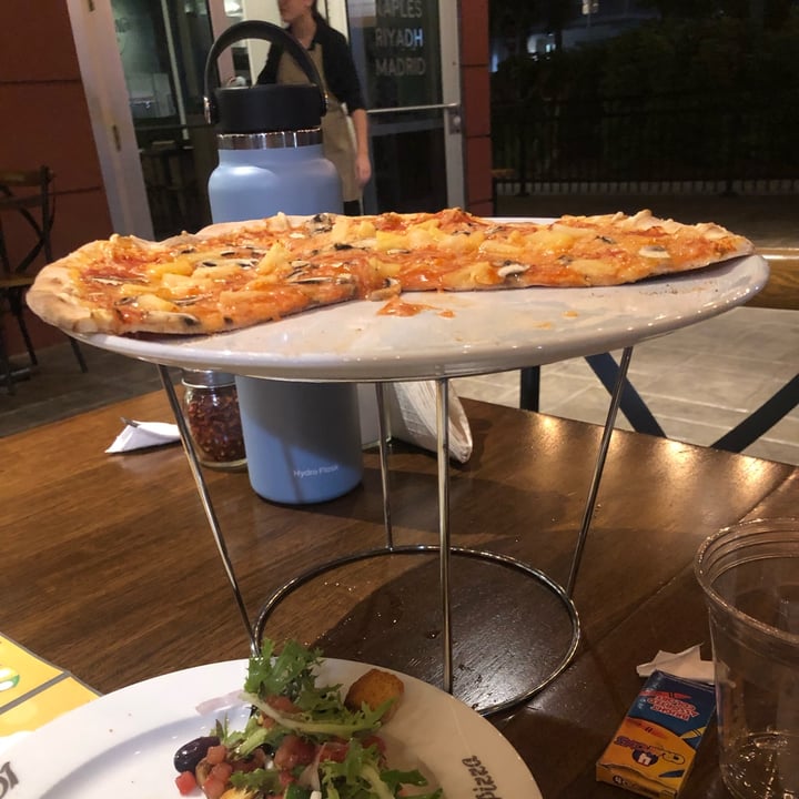 photo of Mister O1 Extraordinary Pizza The Bahamas shared by @happyveganmomma on  23 Sep 2022 - review