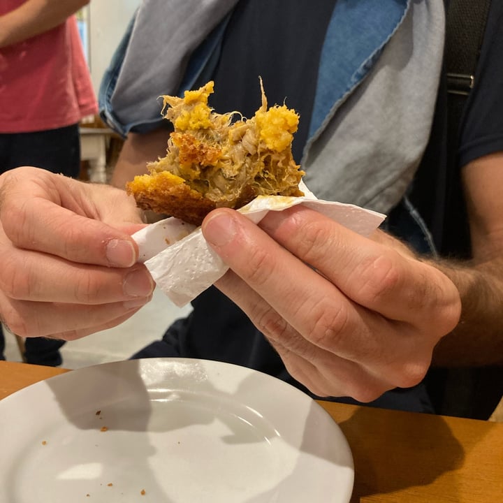 review photo of PÉ NA JACA VEGETARIANO Coxinha de jaca shared by @portalveganismoeamor on 28 Apr 2022 - review