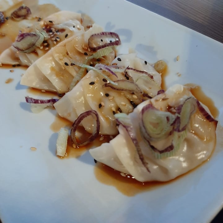 photo of Hokra Gyoza di verdure shared by @chiaara on  11 Jun 2022 - review