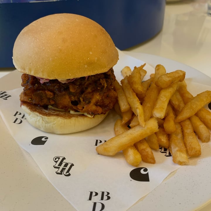 photo of Love Handle  Hot TiNDLE™ Chicken Burger shared by @niicolaaaa on  04 Jul 2022 - review