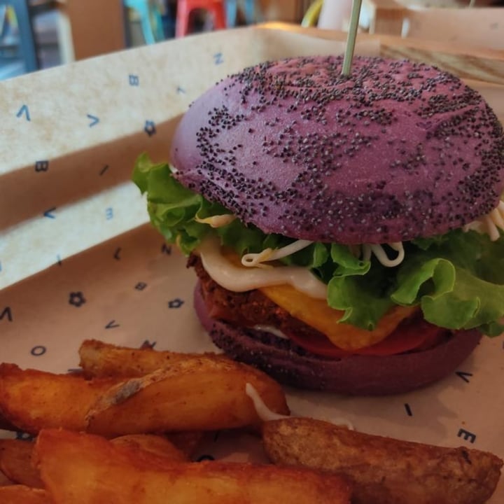 photo of Flower Burger Flower Burger shared by @giulia935 on  11 Sep 2021 - review