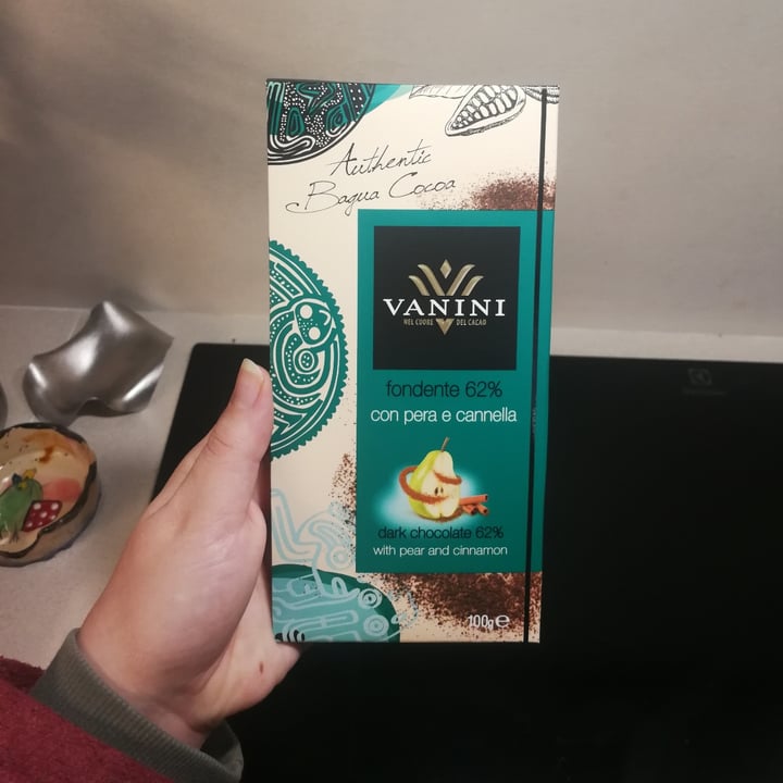 review photo of Vanini Fondente 62% con pera e cannella shared by @claudiam314 on 07 Feb 2022 - review