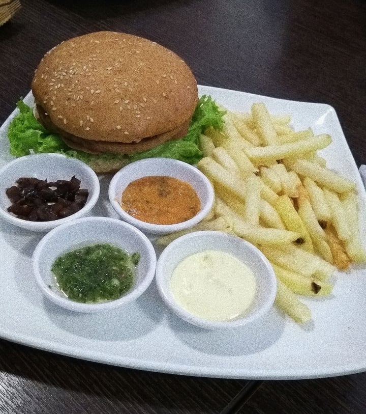 photo of Bulevar Sésamo Vegetariano Hamburguesa shared by @entity on  05 Oct 2019 - review