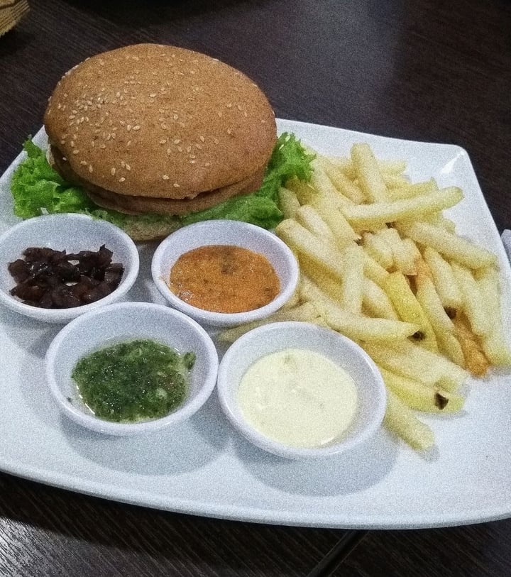 photo of Bulevar Sésamo Vegetariano Hamburguesa shared by @entity on  05 Oct 2019 - review