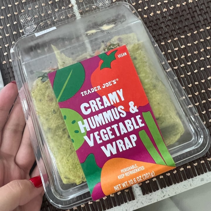 photo of Trader Joe's Creamy hummus and veggie wrap shared by @junieleone on  23 Nov 2022 - review