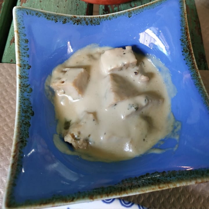 photo of La Libélula Vegan Café Seitan with cream mushroom sauce shared by @ornitorrincavegana on  30 Dec 2021 - review