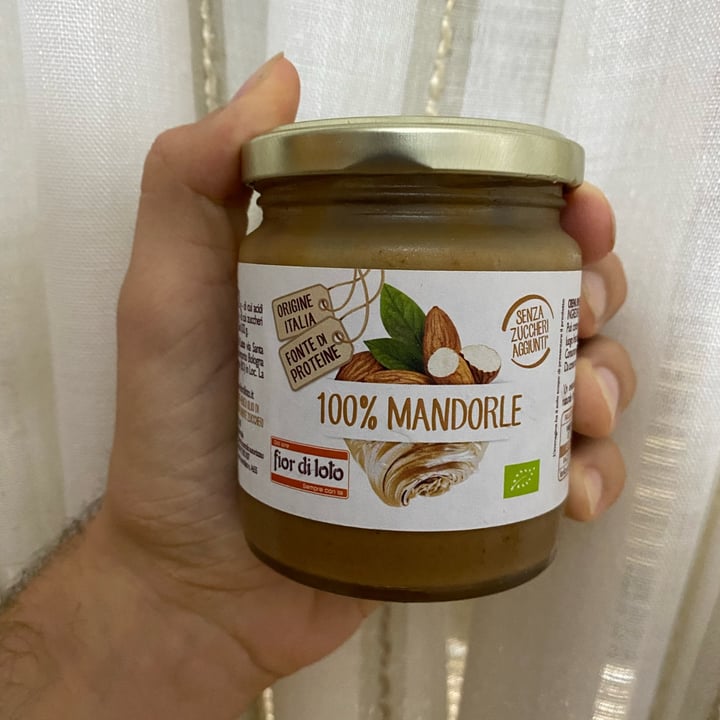 photo of Fior di Loto Crema 100% mandorle shared by @vik95 on  08 Sep 2022 - review