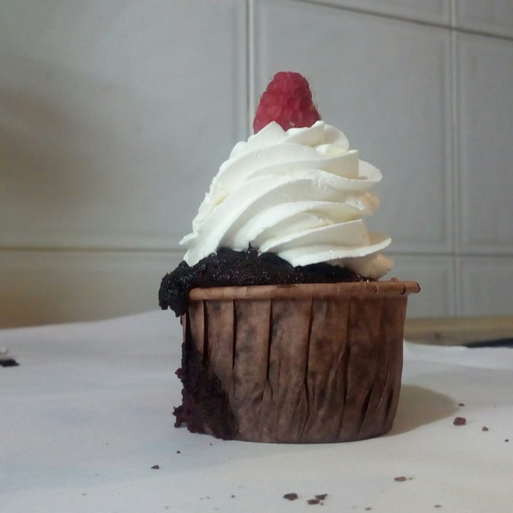 photo of Alice in Wonderpie Cupcake con frambuesa shared by @rosaliab on  26 Sep 2020 - review