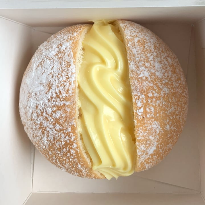 review photo of Daniel's Donuts Vegan Custard Donut shared by @lizzy on 08 Dec 2022 - review