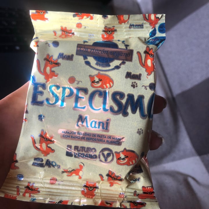 review photo of Un Rincón Vegano Especismo Cero Alfajor Relleno De Mani Con Baño De Repostería Blanco shared by @morevallejos on 10 May 2021 - review