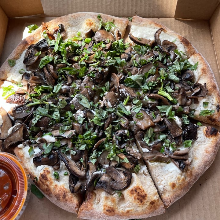 photo of Christopher's Kitchen Mushroom Truffle Pizza shared by @sangria on  27 Mar 2022 - review