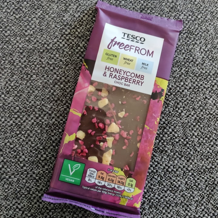 photo of Tesco Honeycomb and raspberry choc bar shared by @jontybuk on  25 May 2021 - review