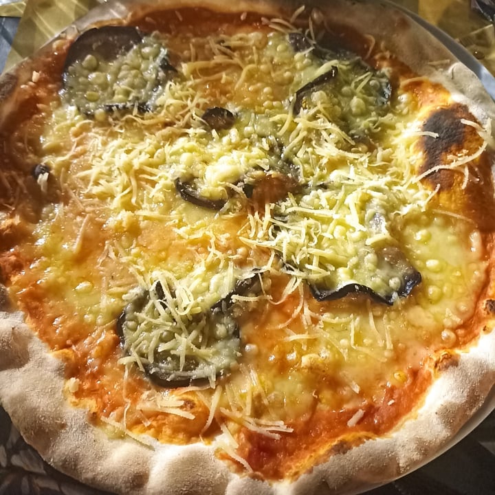 photo of Pizzeria Frontoni Vegan pizza parmigiana shared by @eleonorazarroli on  19 Aug 2022 - review