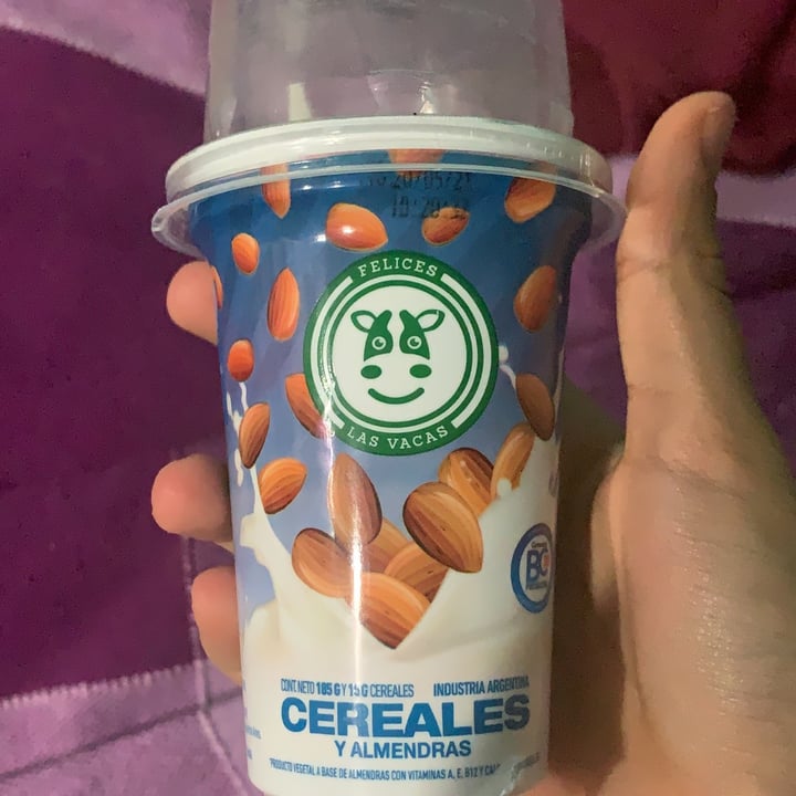 photo of Felices Las Vacas Yogurt de Almendras con Cereales shared by @sofibre on  05 Aug 2021 - review