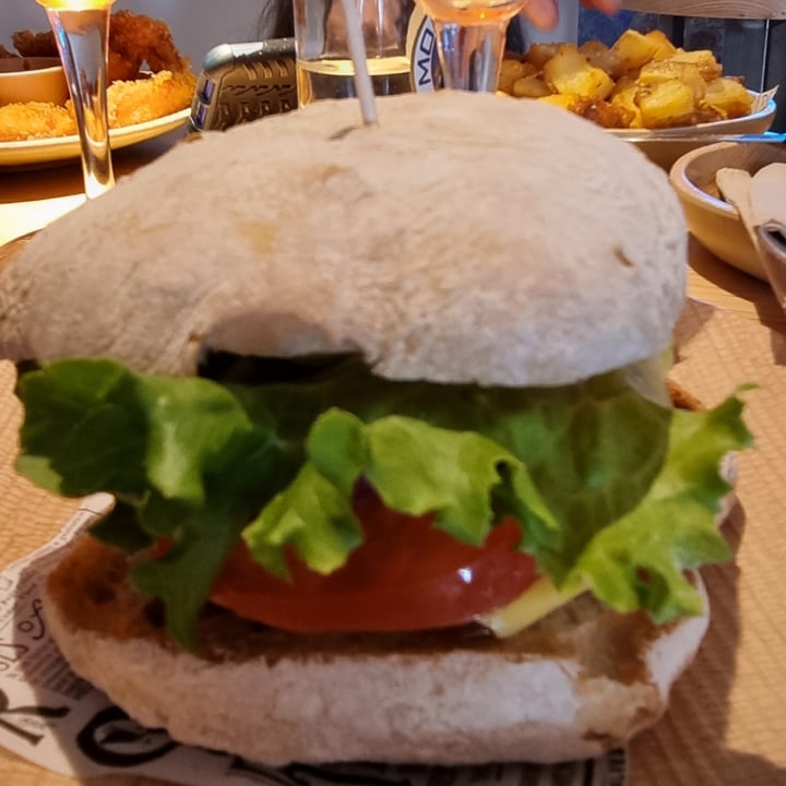 photo of Restaurante A Tulla Veggie burger shared by @luciamf on  26 Jul 2022 - review