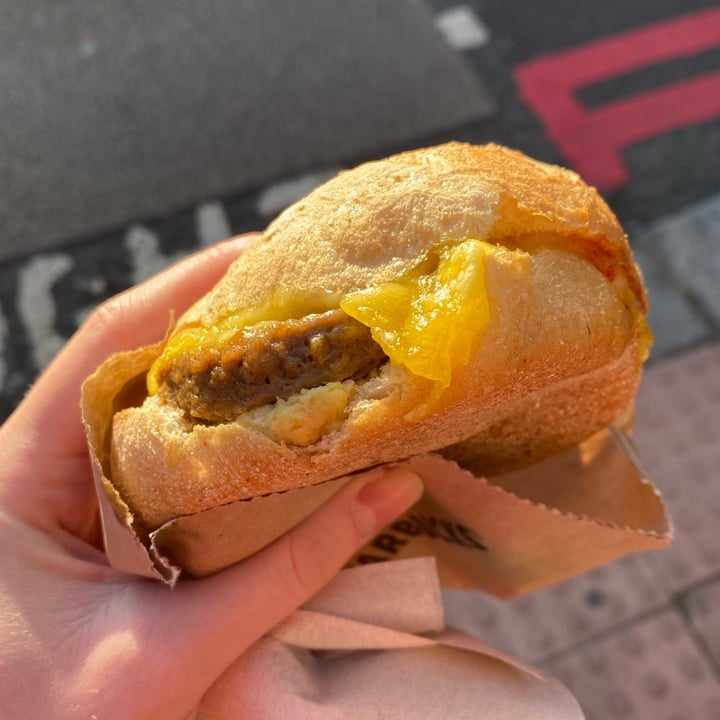 photo of Starbucks, London Victoria Stn - Victoria St Vegan breakfast Bap shared by @frangreen on  09 Oct 2021 - review