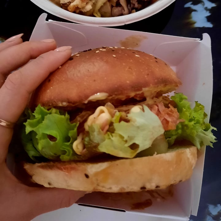 photo of GIUSTA Jackfruit Burger shared by @acilegna on  07 Oct 2022 - review