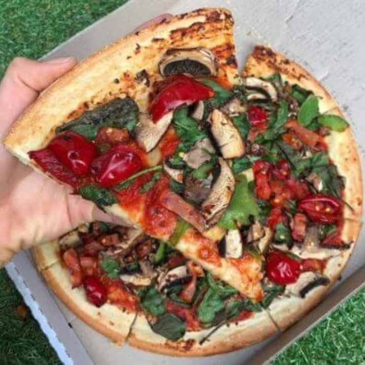 photo of Domino's Pizza Pizza shared by @yeni on  03 Jun 2020 - review
