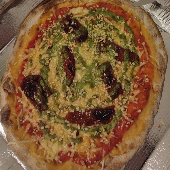 photo of La Veganizza (Delivery) Vegan Pesto shared by @cecialforno on  26 Mar 2022 - review