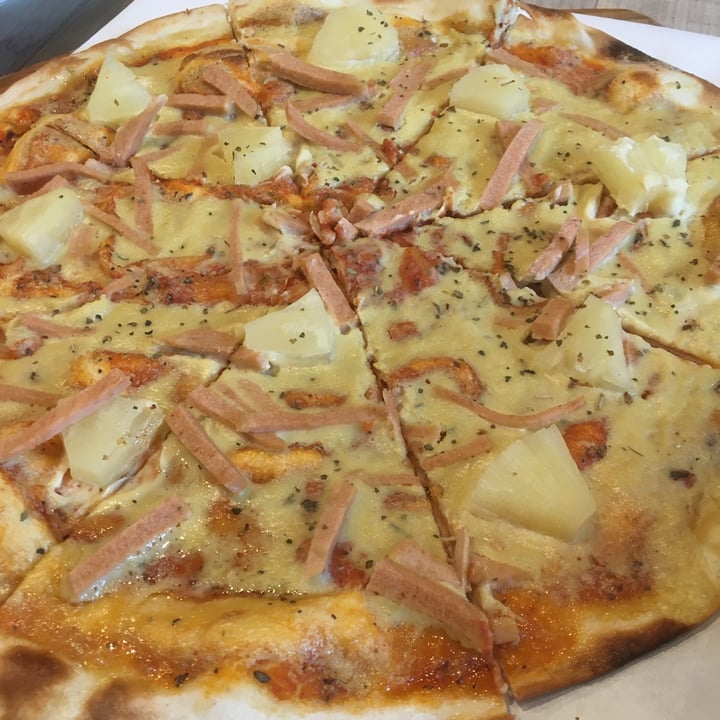 photo of WS Deli Experience Store Hula hawaiian pizza shared by @yunming on  04 Jan 2022 - review