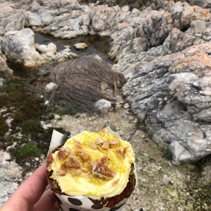 photo of Peregrine Farm Stall Vegan Carrot Cupcake shared by @louiseloveslentils on  29 Jun 2021 - review
