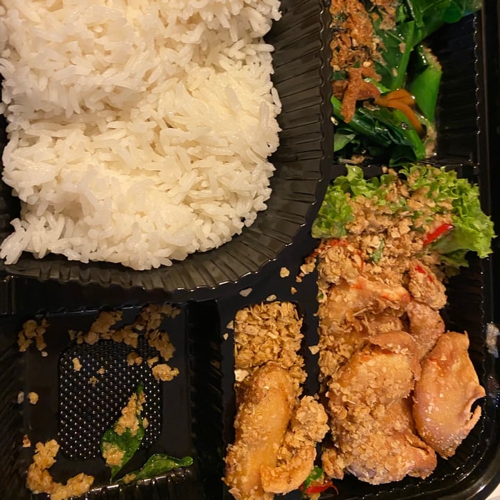 photo of Leaf Corner (Vegetarian) Cereal prawn bento set shared by @biapol on  06 Oct 2020 - review