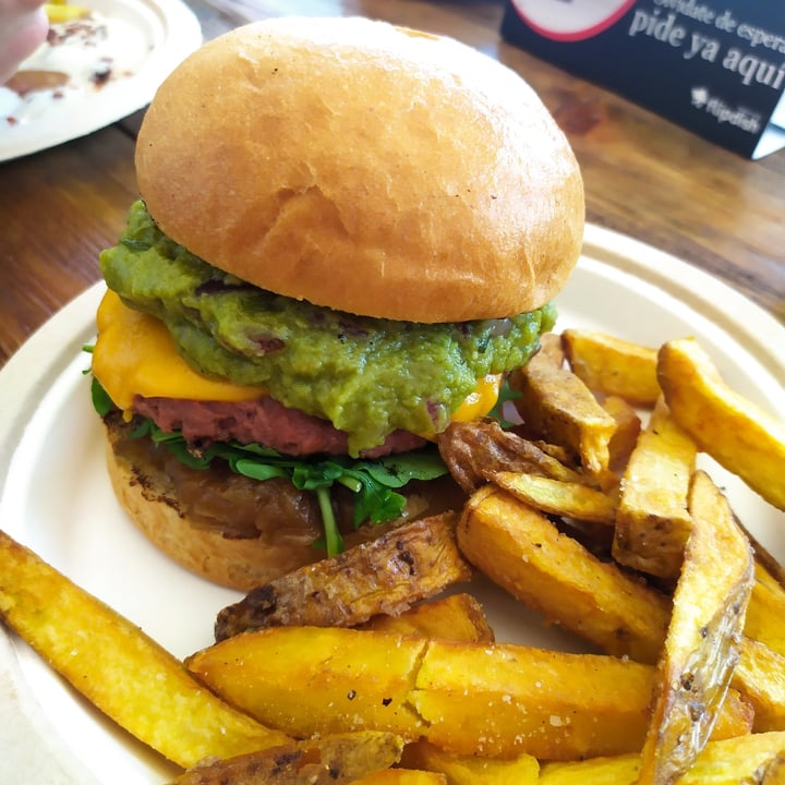 review photo of Burger Food Porn Hamburguesa beyond burguer shared by @andrearmz11 on 14 May 2022 - review