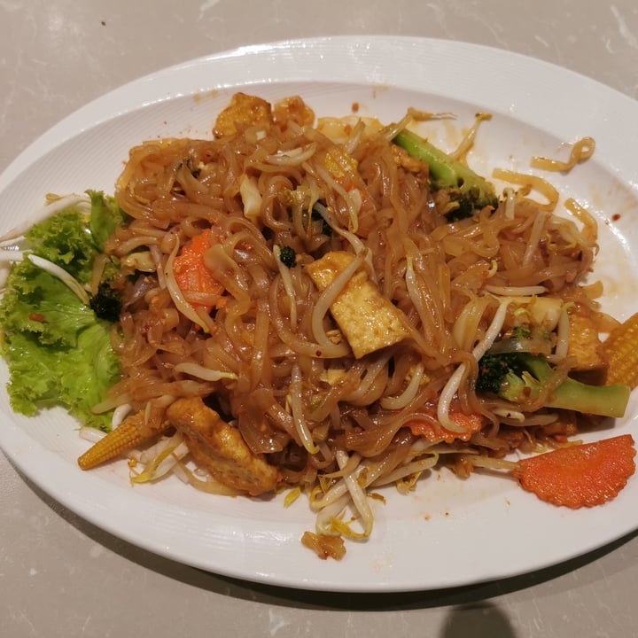 review photo of Bali Thai Restaurant Causeway Point Vegetarian Pad Thai shared by @ahmei on 21 Jun 2022 - review