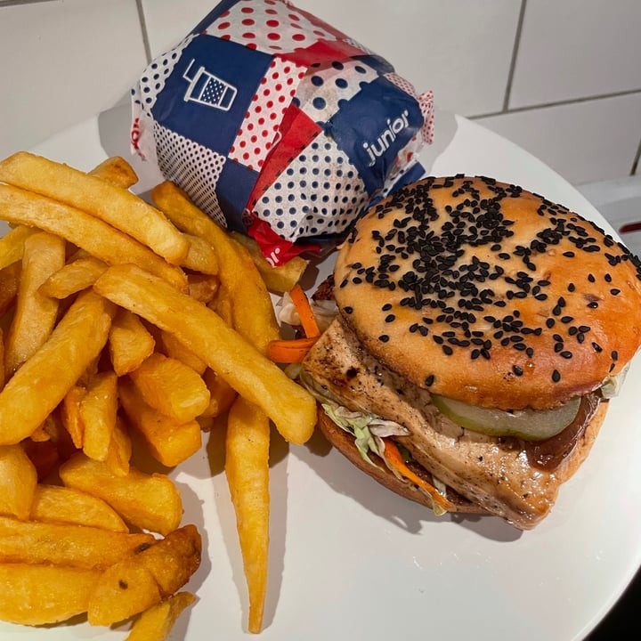 photo of Junior Vegan Tofu Burger shared by @upmyeco on  31 Mar 2021 - review