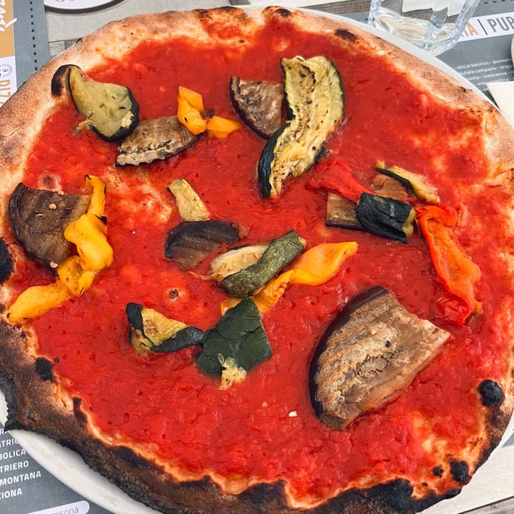 photo of Al posto giusto, pizzeria pub Pizza Vegetariana Senza Mozzarella shared by @federicapraderio on  03 Jul 2022 - review