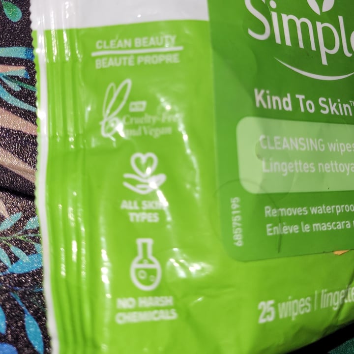 photo of Simple Cleansing Wipes shared by @sarahsuzy on  04 May 2022 - review