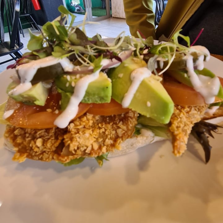 photo of Kaylee's Eatery Avo schnitzel sandwich shared by @makeadifference on  19 Jun 2022 - review