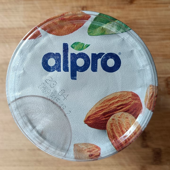 photo of Alpro Alpro yogurt Almond shared by @racheleenoto on  19 Mar 2022 - review