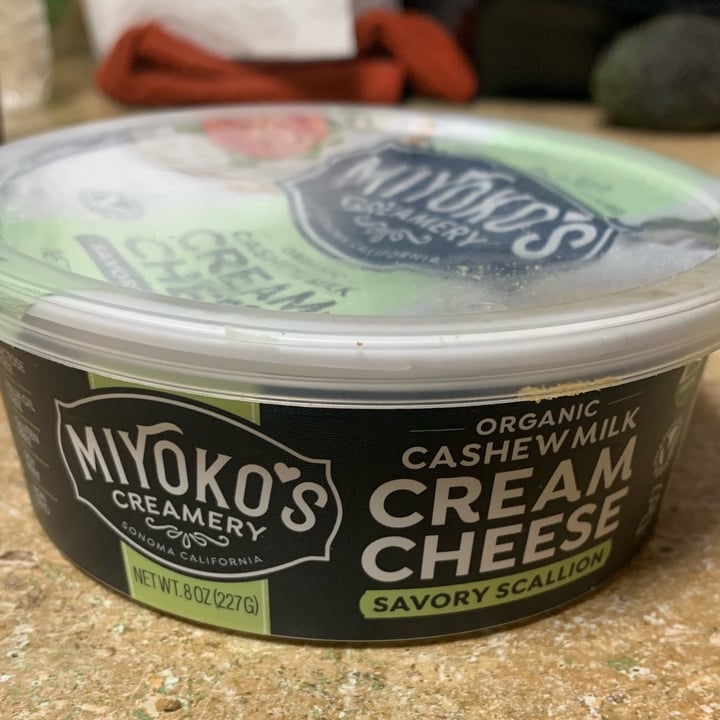 photo of Miyoko's Creamery Organic cashew milk cream cheese savory scallion shared by @magicmelodia on  04 Mar 2022 - review